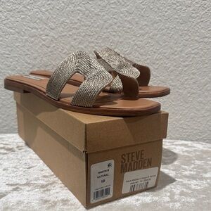 Steve Madden Hadyn -B Natural flat sandal. Women’s 10